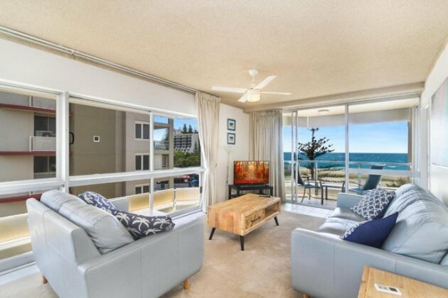 Kooringal unit 20 - Right on the beachfront in a central location Coolangatta - Photo2