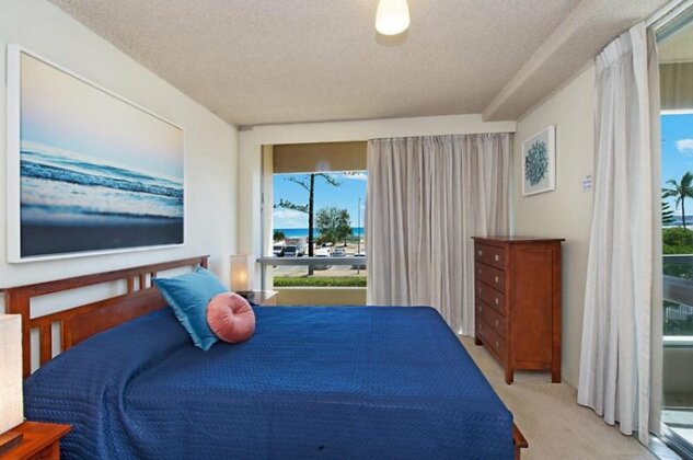 Kooringal Unit 3 - Wi-Fi included in this great value apartment right on Greenmount Beach Coolangatt - Photo3