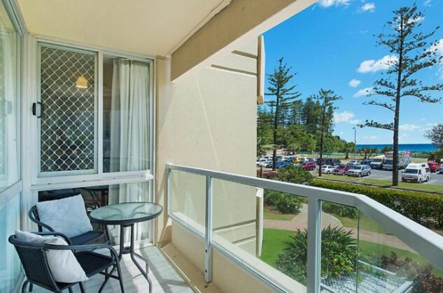 Kooringal Unit 3 - Wi-Fi included in this great value apartment right on Greenmount Beach Coolangatt - Photo4