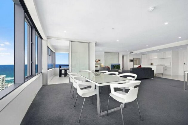 Luxury 3 Bedroom in heart of Surfers Paradise - Photo2