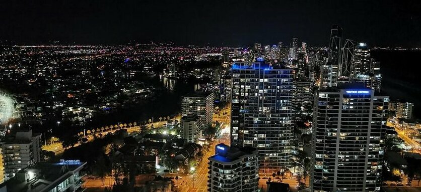 Luxury 3 Bedroom in heart of Surfers Paradise - Photo4