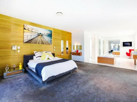 Luxury Waterfront Home Gold Coast - Photo4