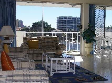 Panorama Tower Riverfront Apartments - Photo4