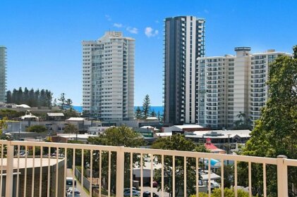 Pinnacle Unit 3 - Central Coolangatta Apartment with 3 bedrooms
