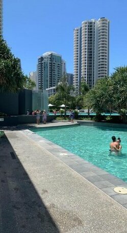 Private Apartment at Surfers Paradise - Photo4