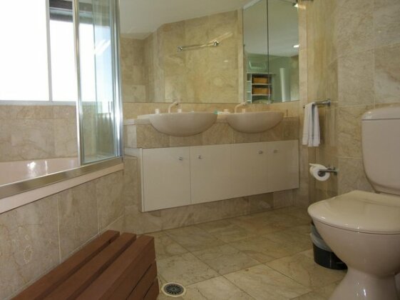 Private Apartment @ Surfers Mayfair - Photo3