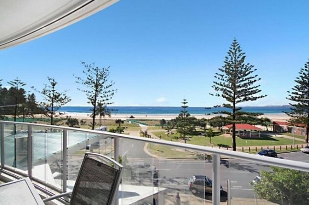 Reflections Tower 2 Unit 304 - Beachfront views and a great location Wi-Fi included - Photo2
