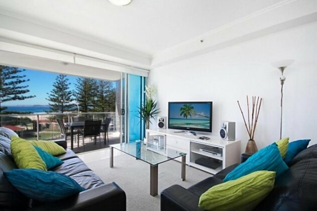 Reflections Tower 2 Unit 304 - Beachfront views and a great location Wi-Fi included - Photo4