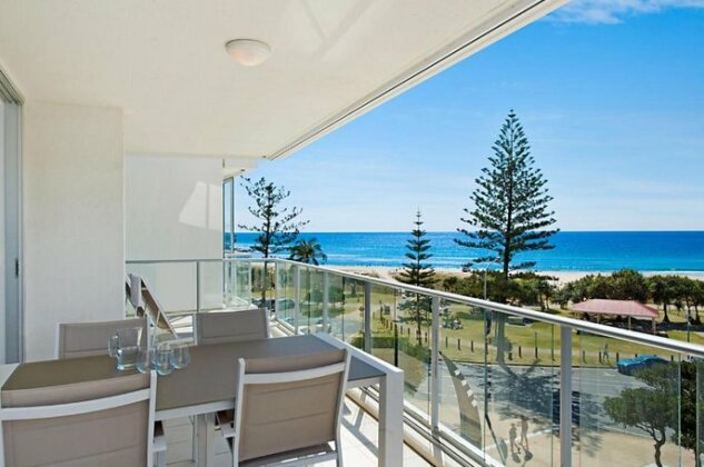Reflections tower 2 Unit 401 - Beachfront views and in a great location - Photo2