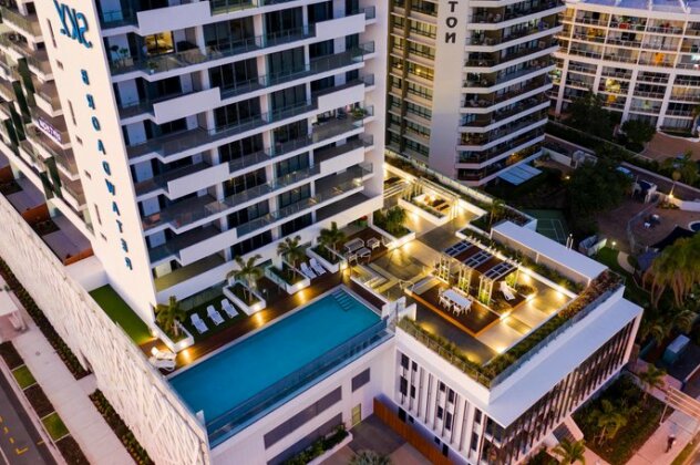 Sky Broadwater Apartments - Photo2