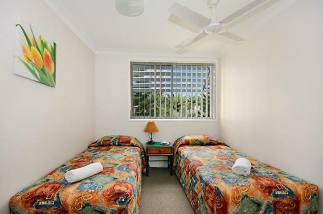 Surfers Beach Holiday Apartments - Photo2
