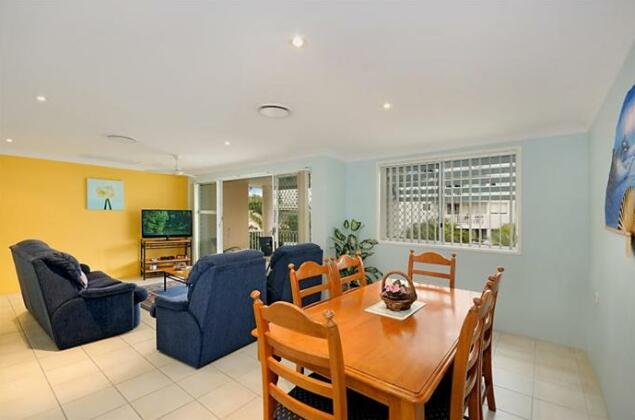 Surfers Beach Holiday Apartments - Photo4