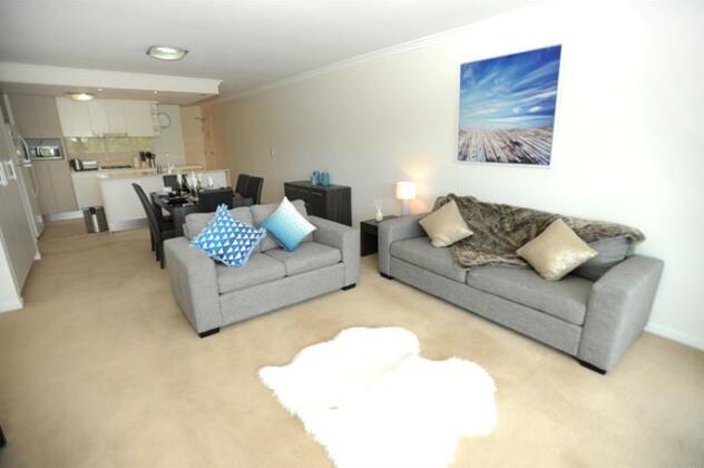 Surfers Paradise Three Bedroom With Pool and Spa Access - Photo2