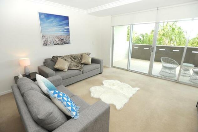Surfers Paradise Three Bedroom With Pool and Spa Access - Photo3