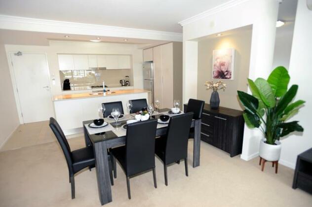 Surfers Paradise Three Bedroom With Pool and Spa Access - Photo5