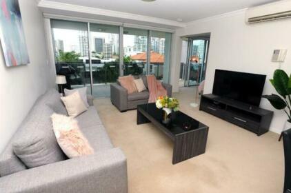 Surfers Paradise Three Bedroom With Pool and Spa Access