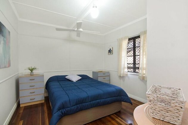 Tondio Terrace Flat 4 - Pet Friendly ground floor neat and tidy budget accommodation - Photo5