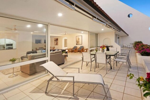 Bella Azure Two Bedroom Two Bathroom Spacious Ocean-view Apartment With Golf Buggy - Photo5
