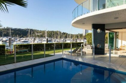 Pavillion 17 - Waterfront Spacious 4 Bedroom With Own Inground Pool And Golf Buggy