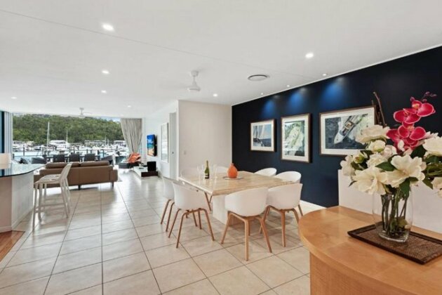 Pavillion 3 Absolute Waterfront 4 Bedroom 2 Lounge Room Plunge Pool + Golf Buggy - Photo4