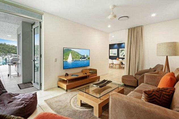 Pavillion 3 Absolute Waterfront 4 Bedroom 2 Lounge Room Plunge Pool + Golf Buggy - Photo5