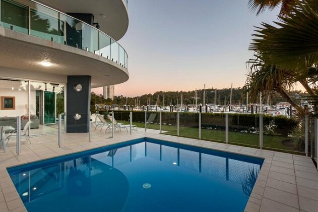 Pavillions 12 - Waterfront Spacious 4 Bedroom With Own Inground Pool And Golf Buggy
