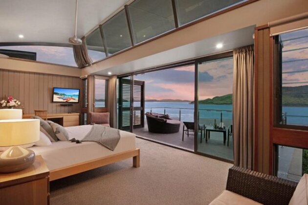 Yacht Club Villa 33-Serenity-Ocean Views with Golf Buggy - Photo2