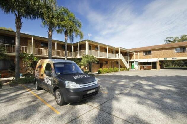 Hawks Nest Motel - Photo2
