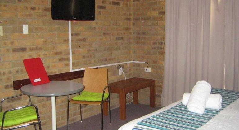 Hawks Nest Motel - Photo4