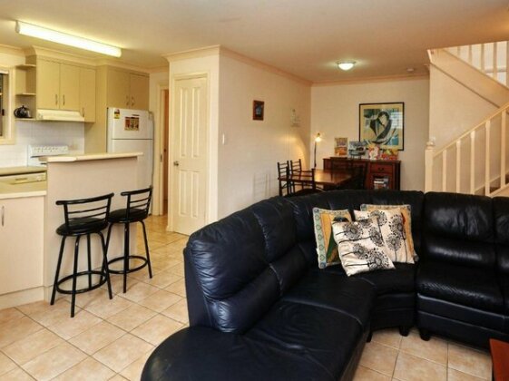 Modern 3 Bedroom Townhouse - Photo2