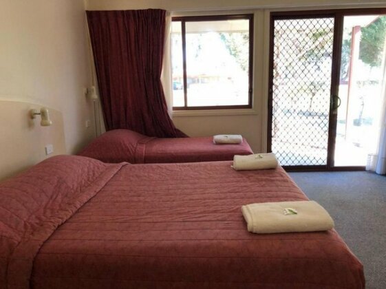 Outback Quarters- Motel Hay - Photo3