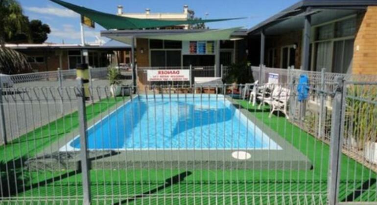 Cobb Inlander Motel - Photo2