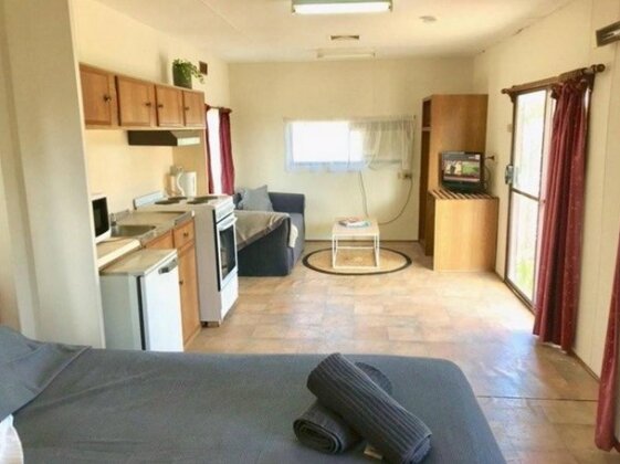 Cute Private Studio Flat with AIRCON - Photo4