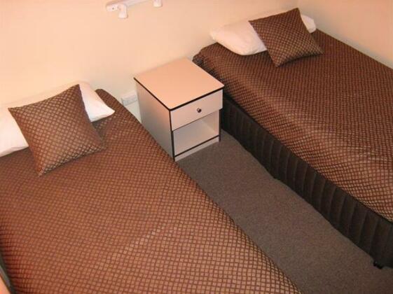 Highway Inn Motel - Photo3