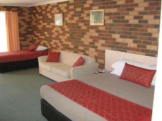 Highway Inn Motel - Photo4