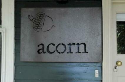Acorn & Chestnut Hepburn Springs