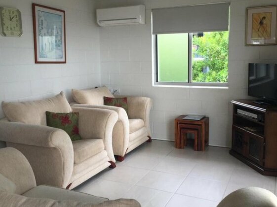 Palm Court Holiday Apartments - Photo3