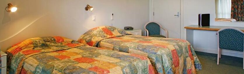 Claremont Hotel Motel - Photo5