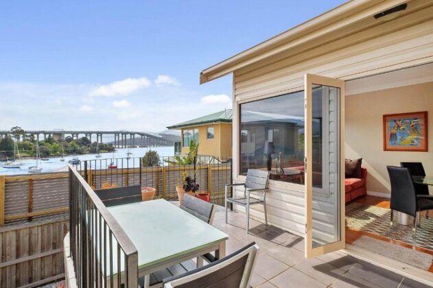 Manfield City Waterfront View Cottage - Photo4