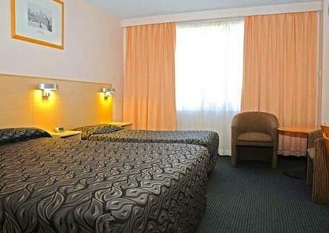 Quality Hotel Midcity Hobart - Photo4
