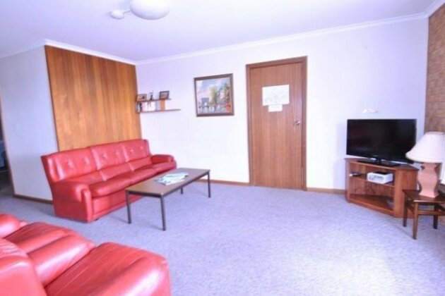 Brown House 2 - Photo2