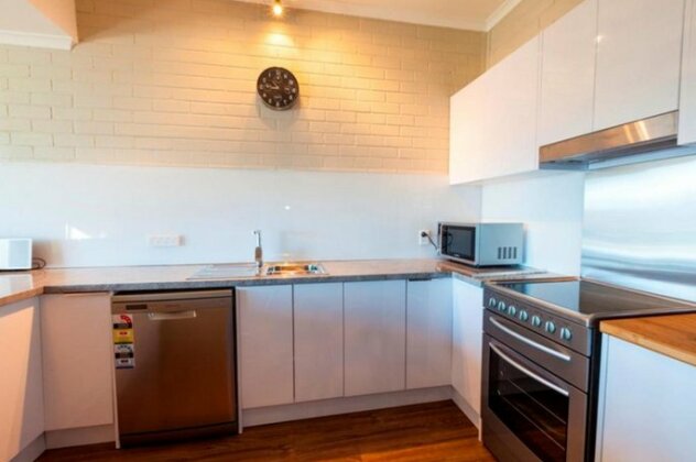 Summit 9 - Modern and stylish newly renovated apartment - Photo4