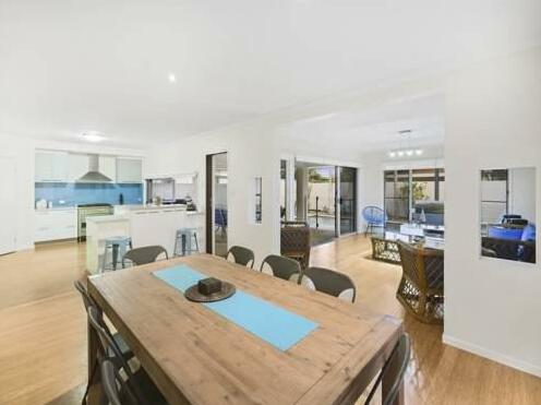 Nautical Narrabeen Beach House - Photo4