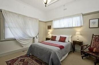 Angobys Guest House - Photo4