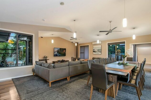Lennox Unique Coastal Retreat - Photo3