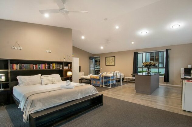 Lennox Unique Coastal Retreat - Photo4