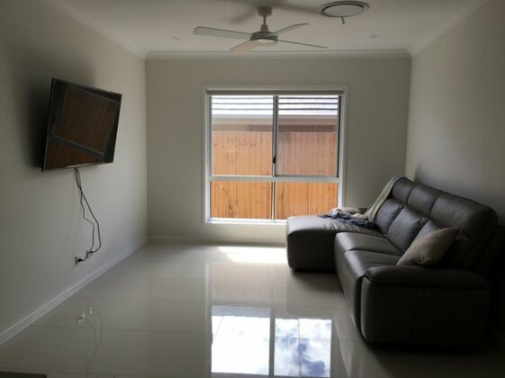 Homestay - Brand new house in a quiet suburb - Photo5