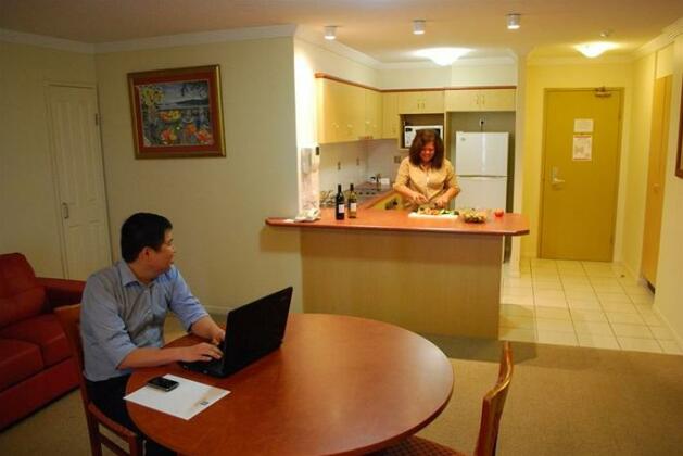 Springwood Tower Apartment Hotel - Photo3