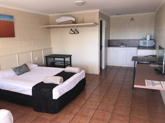 Central Motel Longreach - Photo2