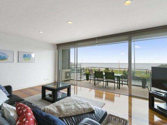 LOUTTIT BAY APARTMENT 1 - Free wifi ocean views and the ultimate location - Photo2